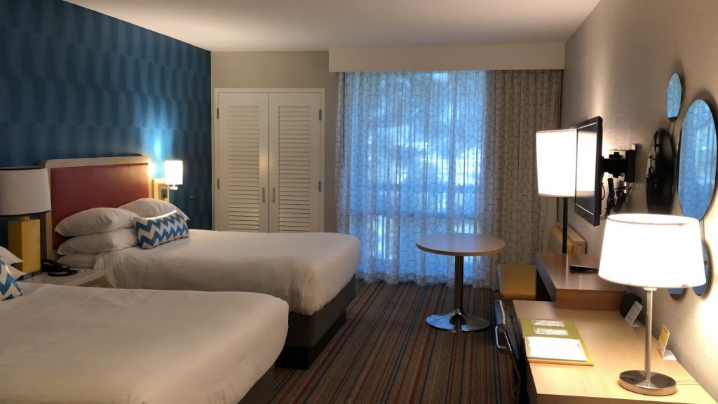 Howard Johnson Anaheim hotel room interior