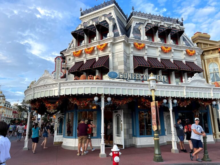 Holiday Touring Tips for Disney Parks